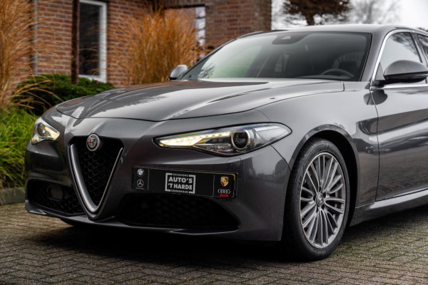 Alfa Romeo Giulia 2.0T Super 200 PK Aut. Xenon Leder Keyless PDC Camera 18''