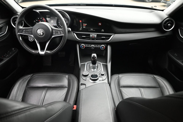 Alfa Romeo Giulia 2.0T Super 200 PK Aut. Xenon Leder Keyless PDC Camera 18''