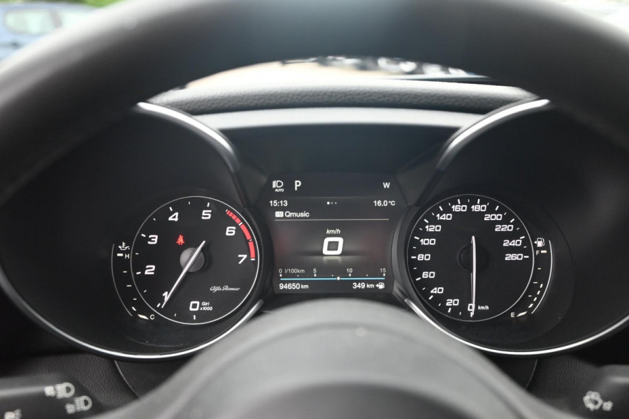 Alfa Romeo Giulia 2.0T Super 200 PK Aut. Xenon Leder Keyless PDC Camera 18''