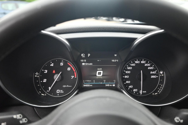 Alfa Romeo Giulia 2.0T Super 200 PK Aut. Xenon Leder Keyless PDC Camera 18''