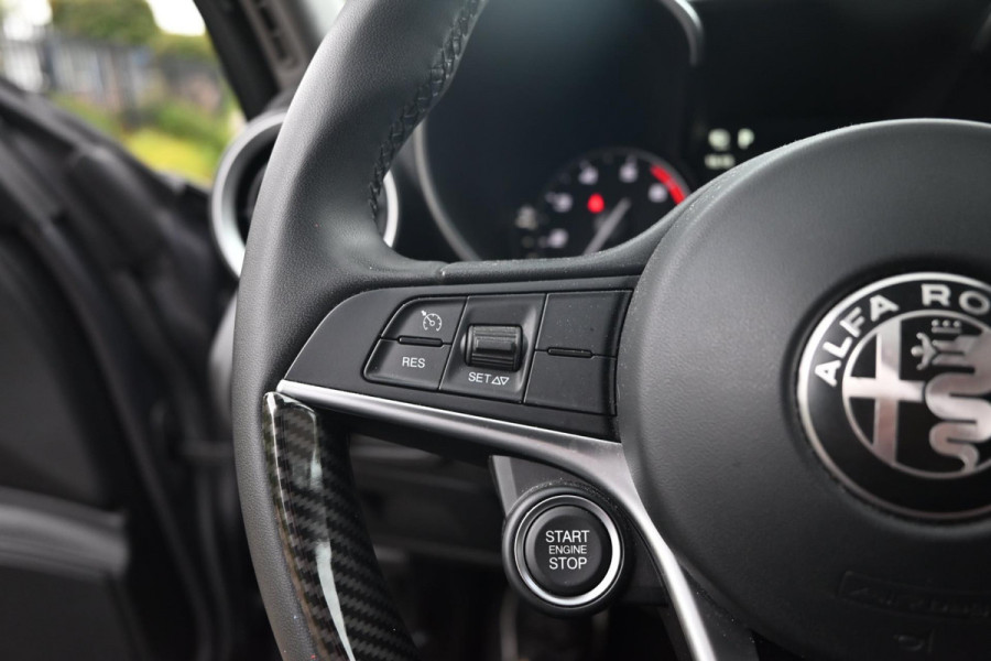 Alfa Romeo Giulia 2.0T Super 200 PK Aut. Xenon Leder Keyless PDC Camera 18''