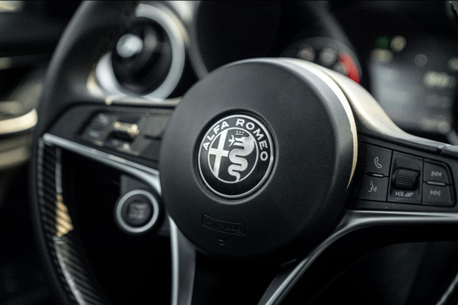 Alfa Romeo Giulia 2.0T Super 200 PK Aut. Xenon Leder Keyless PDC Camera 18''