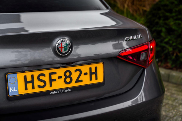 Alfa Romeo Giulia 2.0T Super 200 PK Aut. Xenon Leder Keyless PDC Camera 18''