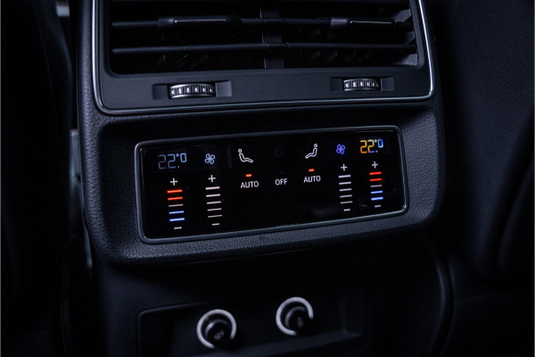 Audi RSQ8 4.0 TFSI quattro - Panorama l Keramisch l Stoelkoeling l 360 Camera | Memory