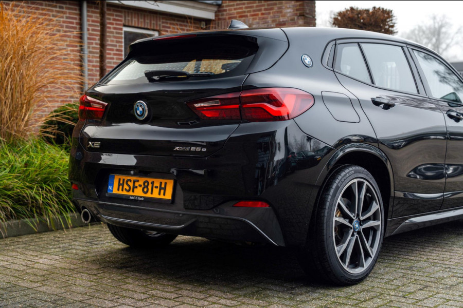 BMW X2 XDrive25e Executive M-Sport 220 PK Dealer o.h Head-Up Camera Leder LED 19''