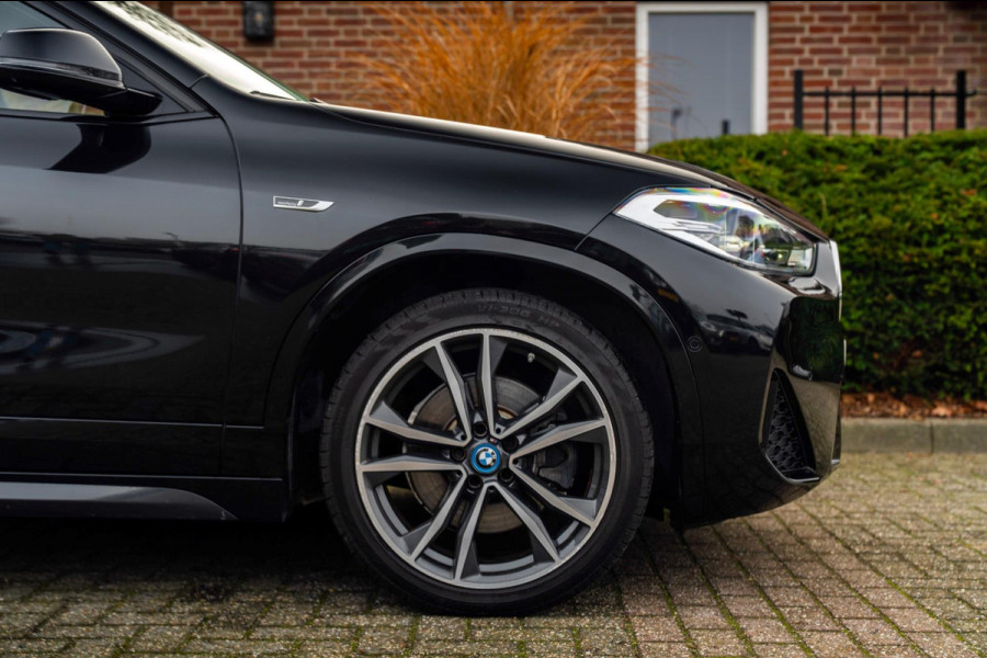 BMW X2 XDrive25e Executive M-Sport 220 PK Dealer o.h Head-Up Camera Leder LED 19''