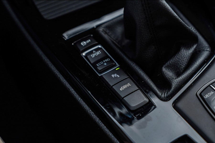 BMW X2 XDrive25e Executive M-Sport 220 PK Dealer o.h Head-Up Camera Leder LED 19''