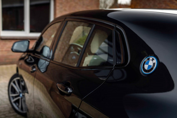 BMW X2 XDrive25e Executive M-Sport 220 PK Dealer o.h Head-Up Camera Leder LED 19''