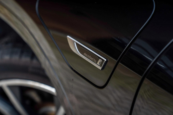 BMW X2 XDrive25e Executive M-Sport 220 PK Dealer o.h Head-Up Camera Leder LED 19''