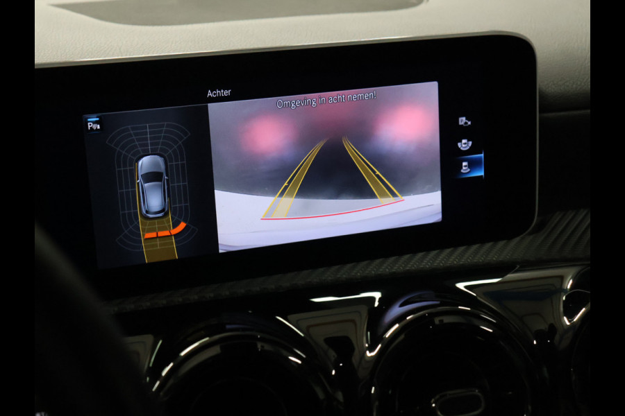 Mercedes-Benz A-Klasse 160 Business Solution [CRUISE CONTROL, APPLE CARPLAY, ACHTERUITRIJCAMERA, PDC V+A, LANE ASSIST, STOELVERWARMING, AUTOMATISCHE AIRCO, LICHTMETALEN VELGEN, NIEUWSTAAT]