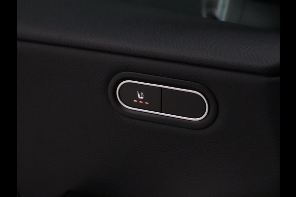 Mercedes-Benz A-Klasse 160 Business Solution [CRUISE CONTROL, APPLE CARPLAY, ACHTERUITRIJCAMERA, PDC V+A, LANE ASSIST, STOELVERWARMING, AUTOMATISCHE AIRCO, LICHTMETALEN VELGEN, NIEUWSTAAT]