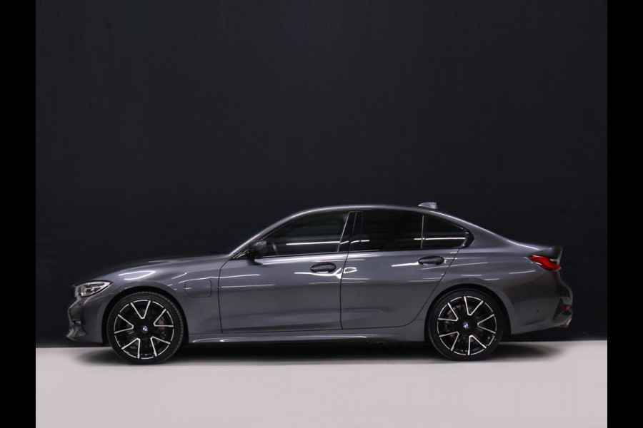 BMW 3-serie 330e eDrive Sport [TREKHAAK, CRUISE CONTROL, APPLE CARPLAY, ANDROID AUTO, ACHTERUITRIJCAMERA, PDC V+A, STOELVERWARMING, AUTOMATISCHE AIRCO, BMW LED, NIEUWSTAAT]