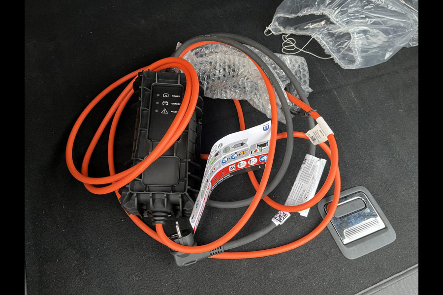 Peugeot 3008 1.6 HYbrid 180 Allure Pack Business | PHEV PLUG-IN HYBRIDE| 10.000KM!!| DODE HOEK| CAMERA|ADAPTIVE CRUISE|  CARPLAY/ ANDROID AUTO| RIJKLAAR INCL. 12 MND BOVAG GARANTIE