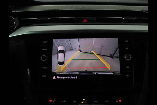 Volkswagen Arteon 1.4 TSI eHybrid R-Line Business | Panoramadak | Trekhaak wegklapbaar | Camera | Stoel & Stuurverwarming | Adaptive Cruise | Carplay | Elektrische achterklep