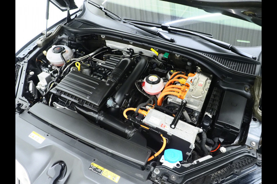 Škoda Superb Combi 1.4 TSI iV Laurin & Klement | Leder | Massage | Canton | Trekhaak | Camera | Memory | Adaptive Cruise