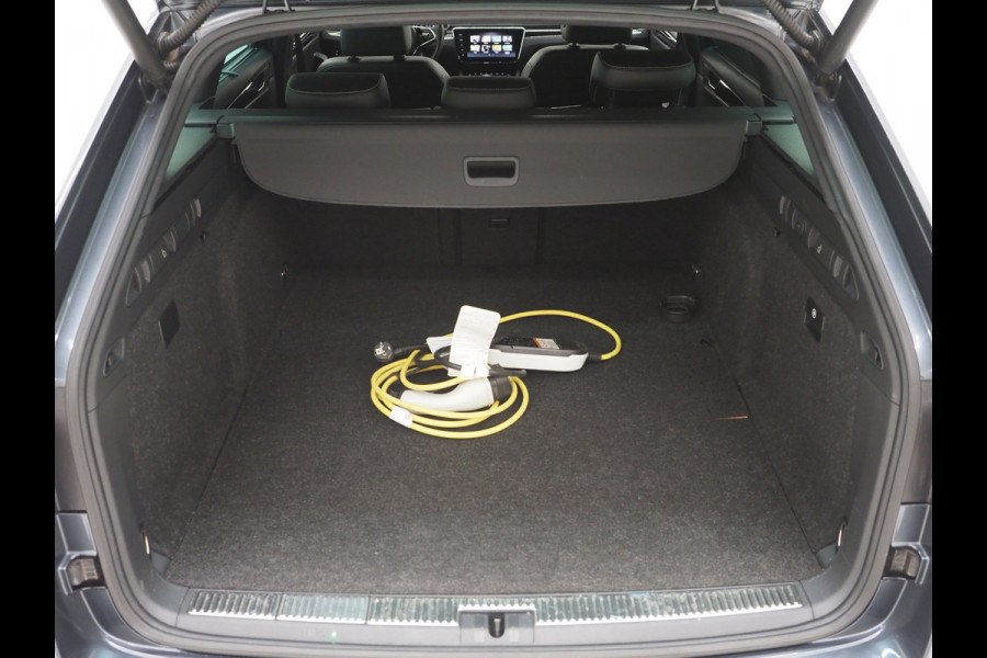 Škoda Superb Combi 1.4 TSI iV Laurin & Klement | Leder | Massage | Canton | Trekhaak | Camera | Memory | Adaptive Cruise