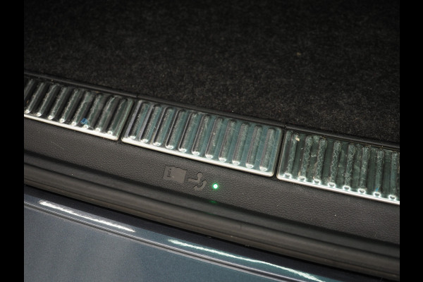 Škoda Superb Combi 1.4 TSI iV Laurin & Klement | Leder | Massage | Canton | Trekhaak | Camera | Memory | Adaptive Cruise