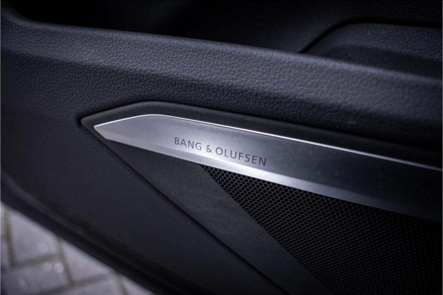 Audi e-tron 55 quattro S edition 95 kWh - Panorama | 23 Inch | B&O | Memory | 360 Camera