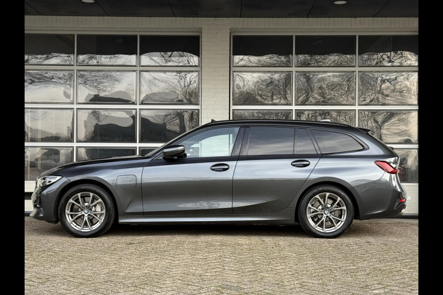 BMW 3 Serie Touring 330e Sport Line | PANORAMA | TREKHAAK | SPORTSTOELEN | KEYLESS ENTRY |