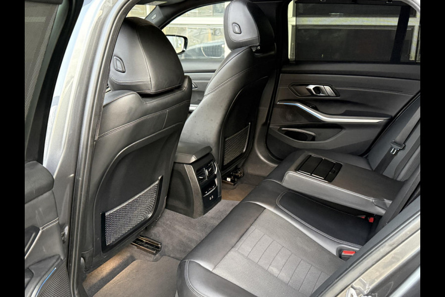 BMW 3 Serie Touring 330e Sport Line | PANORAMA | TREKHAAK | SPORTSTOELEN | KEYLESS ENTRY |