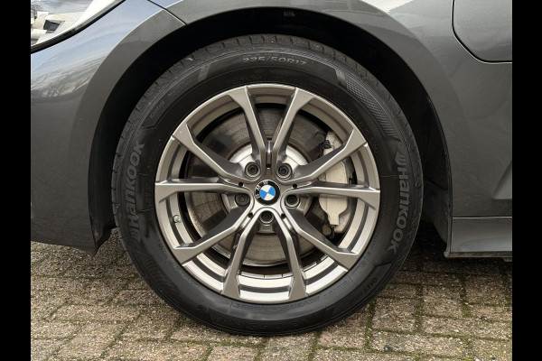 BMW 3 Serie Touring 330e Sport Line | PANORAMA | TREKHAAK | SPORTSTOELEN | KEYLESS ENTRY |