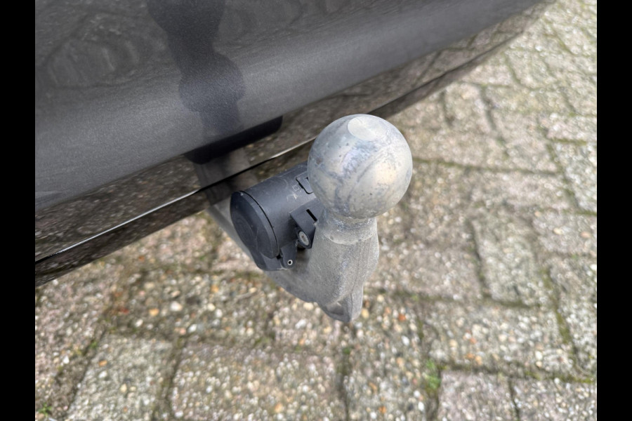 BMW 3 Serie Touring 330e Sport Line | PANORAMA | TREKHAAK | SPORTSTOELEN | KEYLESS ENTRY |