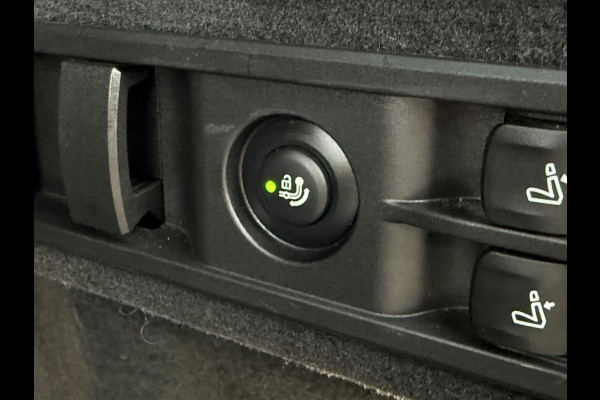 BMW 3 Serie Touring 330e Sport Line | PANORAMA | TREKHAAK | SPORTSTOELEN | KEYLESS ENTRY |