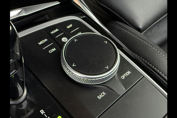 BMW 3 Serie Touring 330e Sport Line | PANORAMA | TREKHAAK | SPORTSTOELEN | KEYLESS ENTRY |