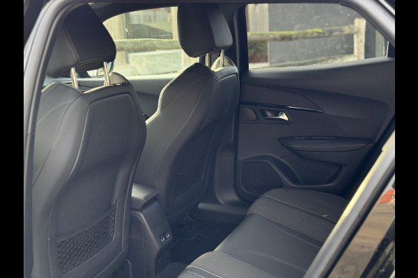 Peugeot e-2008 EV Allure 50 kWh | SoH 93,4% | Navi, 3D Virt. Cockp., Camera, Cruise, Climate, Sfeerverlichting, Carplay/Android |