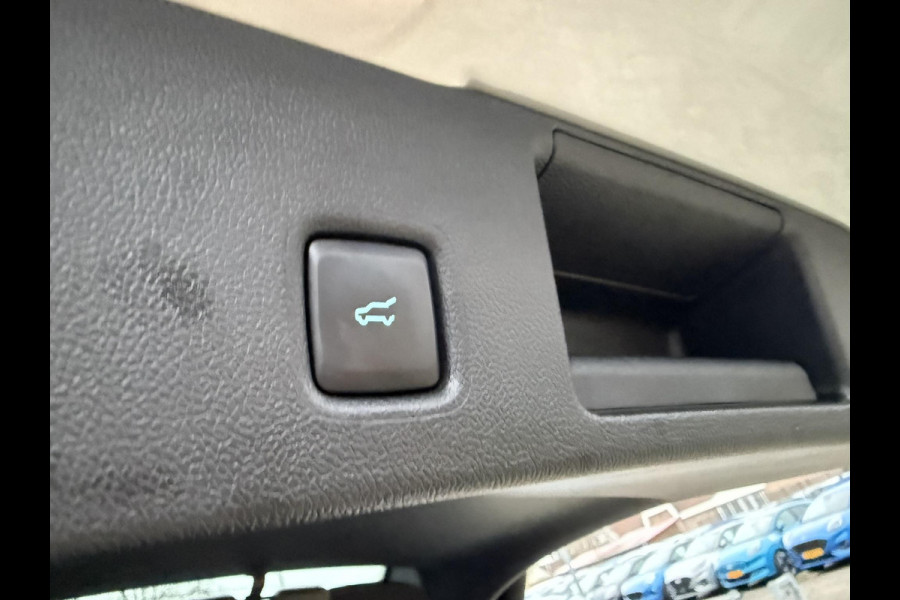 Ford Kuga 2.5 PHEV ST-Line X | SCI | Wegklapbare trekhaak | Panoramadak | Winter Pack | Head up Display | All season banden