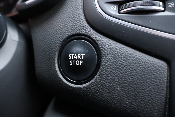 Renault Mégane Estate 1.5 dCi | ACC | Blind Spot | Panoramadak | Bose | Stoelverwarming | Stuurwielverwarming | Navigatie | LED Koplampen | CarPlay | Nieuwe APK | NAP Logisch | NL Auto