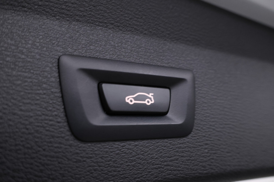 BMW X1 sDrive18d High Executive Automaat, Panorama dak, Navigatie