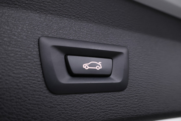 BMW X1 sDrive18d High Executive Automaat, Panorama dak, Navigatie