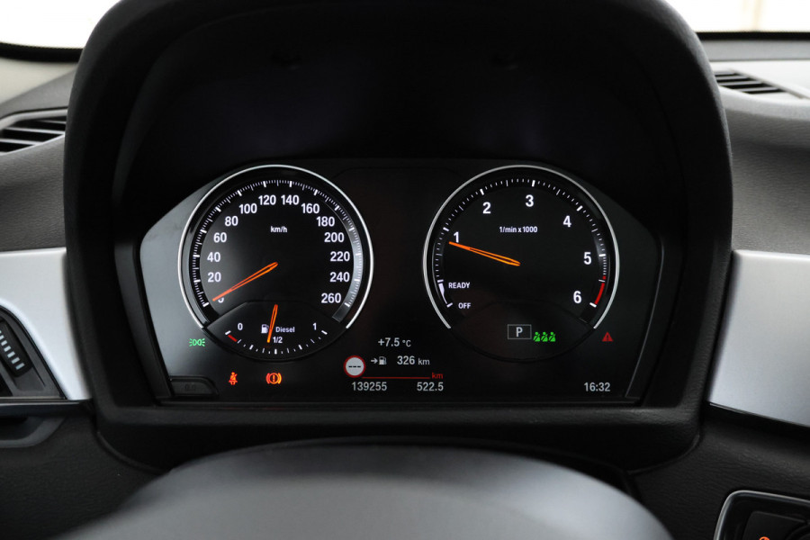 BMW X1 sDrive18d High Executive Automaat, Panorama dak, Navigatie
