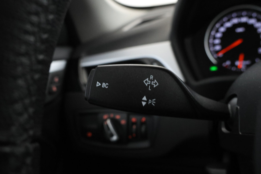 BMW X1 sDrive18d High Executive Automaat, Panorama dak, Navigatie