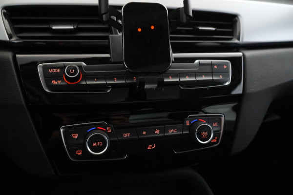 BMW X1 sDrive18d High Executive Automaat, Panorama dak, Navigatie