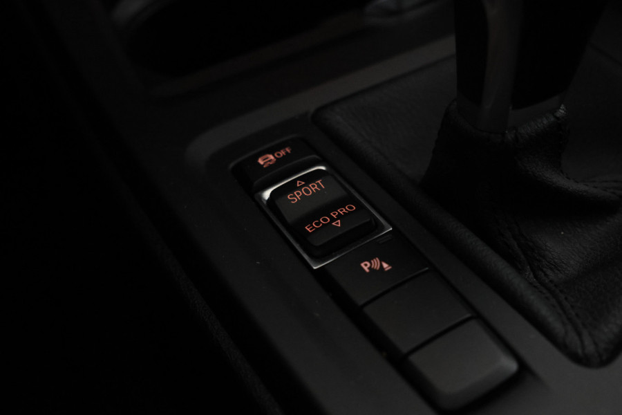 BMW X1 sDrive18d High Executive Automaat, Panorama dak, Navigatie