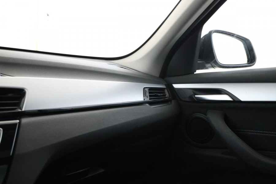 BMW X1 sDrive18d High Executive Automaat, Panorama dak, Navigatie