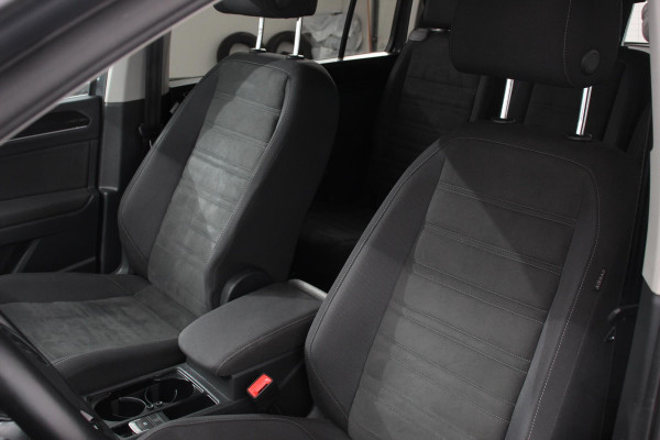 Volkswagen Touran 1.5 TSI 150pk DSG Highline 7p | Navigatie | Apple Carplay/Android Auto | Electrisch bedienbare achterklep | Adaptive Cruise control | Lichtmetalen velgen | Extra getint glas