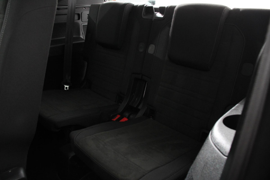 Volkswagen Touran 1.5 TSI 150pk DSG Highline 7p | Navigatie | Apple Carplay/Android Auto | Electrisch bedienbare achterklep | Adaptive Cruise control | Lichtmetalen velgen | Extra getint glas