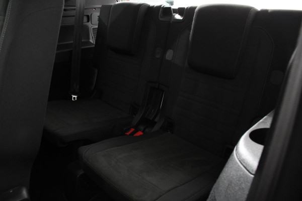 Volkswagen Touran 1.5 TSI 150pk DSG Highline 7p | Navigatie | Apple Carplay/Android Auto | Electrisch bedienbare achterklep | Adaptive Cruise control | Lichtmetalen velgen | Extra getint glas