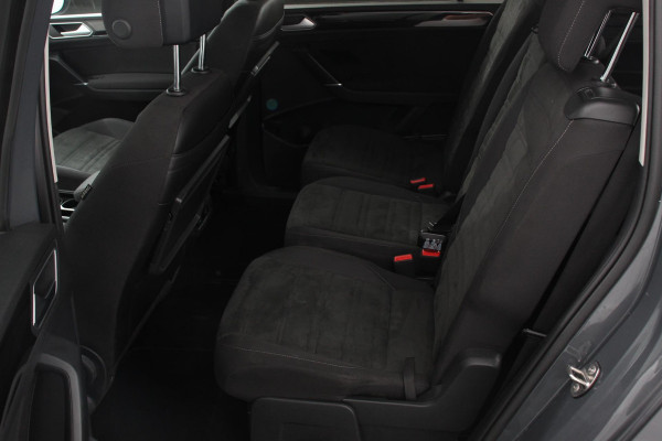 Volkswagen Touran 1.5 TSI 150pk DSG Highline 7p | Navigatie | Apple Carplay/Android Auto | Electrisch bedienbare achterklep | Adaptive Cruise control | Lichtmetalen velgen | Extra getint glas