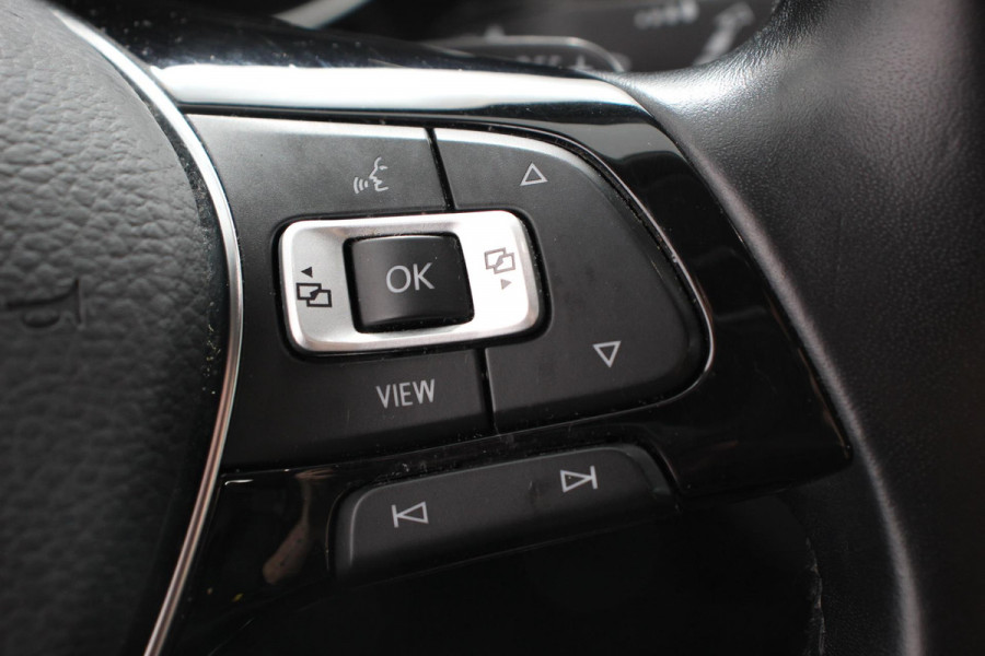 Volkswagen Touran 1.5 TSI 150pk DSG Highline 7p | Navigatie | Apple Carplay/Android Auto | Electrisch bedienbare achterklep | Adaptive Cruise control | Lichtmetalen velgen | Extra getint glas