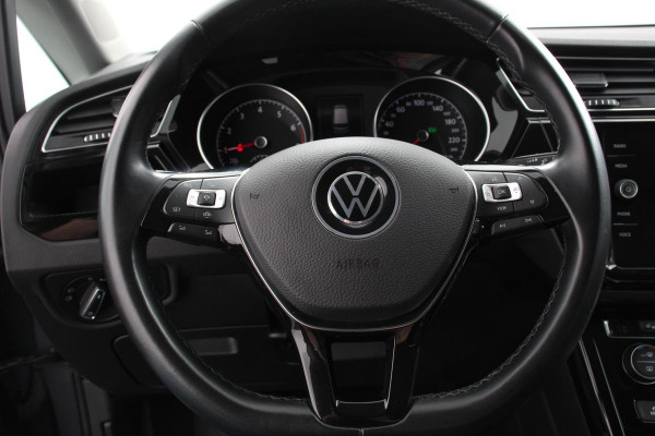 Volkswagen Touran 1.5 TSI 150pk DSG Highline 7p | Navigatie | Apple Carplay/Android Auto | Electrisch bedienbare achterklep | Adaptive Cruise control | Lichtmetalen velgen | Extra getint glas