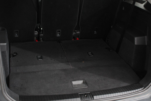 Volkswagen Touran 1.5 TSI 150pk DSG Highline 7p | Navigatie | Apple Carplay/Android Auto | Electrisch bedienbare achterklep | Adaptive Cruise control | Lichtmetalen velgen | Extra getint glas