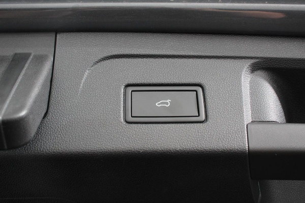 Volkswagen Touran 1.5 TSI 150pk DSG Highline 7p | Navigatie | Apple Carplay/Android Auto | Electrisch bedienbare achterklep | Adaptive Cruise control | Lichtmetalen velgen | Extra getint glas