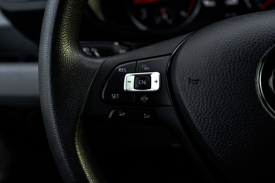 Volkswagen Crafter **2.0 TDI L3H2 | 140PK | Andriod&Carplay | Adapt.Cruise | Camera | Navi | 3-Zits | Trekhaak**