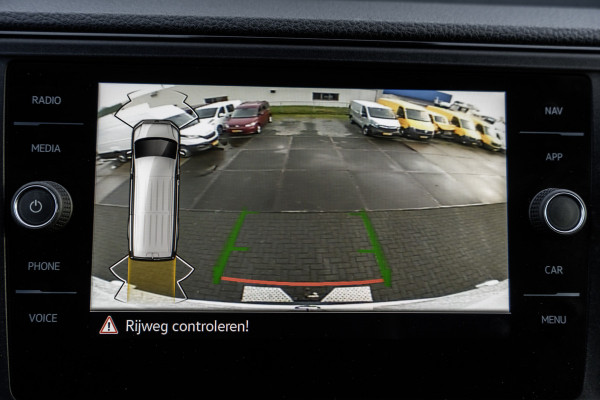 Volkswagen Crafter **2.0 TDI L3H2 | 140PK | Andriod&Carplay | Adapt.Cruise | Camera | Navi | 3-Zits | Trekhaak**