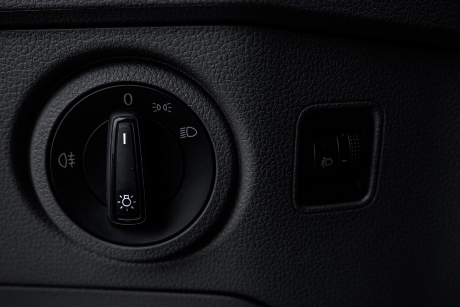 Volkswagen Crafter **2.0 TDI L3H2 | 140PK | Andriod&Carplay | Adapt.Cruise | Camera | Navi | 3-Zits | Trekhaak**