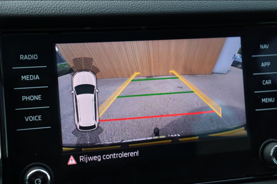 Škoda Kodiaq 1.5 TSI Business Edition org.NL schuifdak digitaal dashboard el.trekhaak adapt.cruise camera el.klep